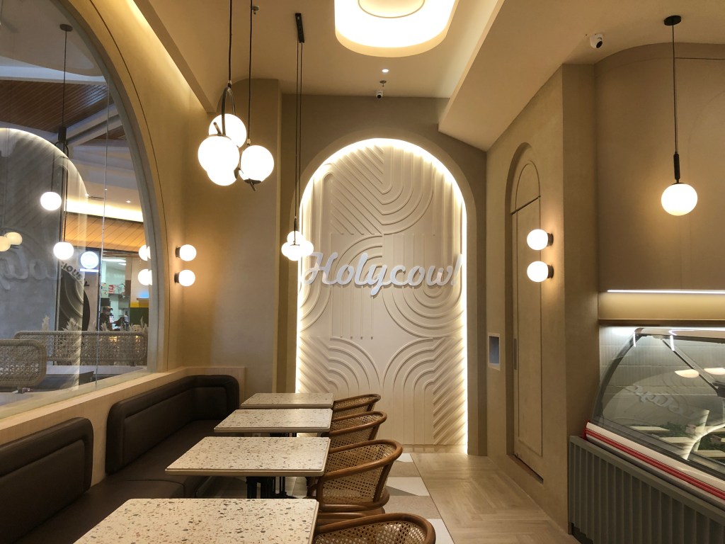 Holycow! Restoran dengan Konsep Panen Raya oleh Spacehacks&nbsp;Studio