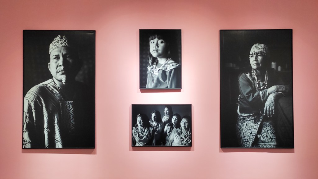 Potret Intim Komunitas Adat Shipibo-Konibo dari Mata David Díaz dalam Pameran Fotografi “Portraits of My Blood” 